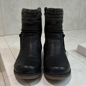 Rieker “79688 Fee” Black Faux Leather Ankle Boots with Knit Cuff & Zip Closure